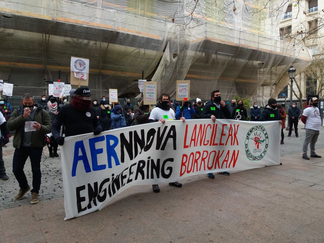 Trabajdores de las ingenierías de Aernnova se ha concentrado frente a la sede de la patronal alavesa Trabajdores de las ingenierías de Aernnova se ha concentrado frente a la sede de la patronal alavesa