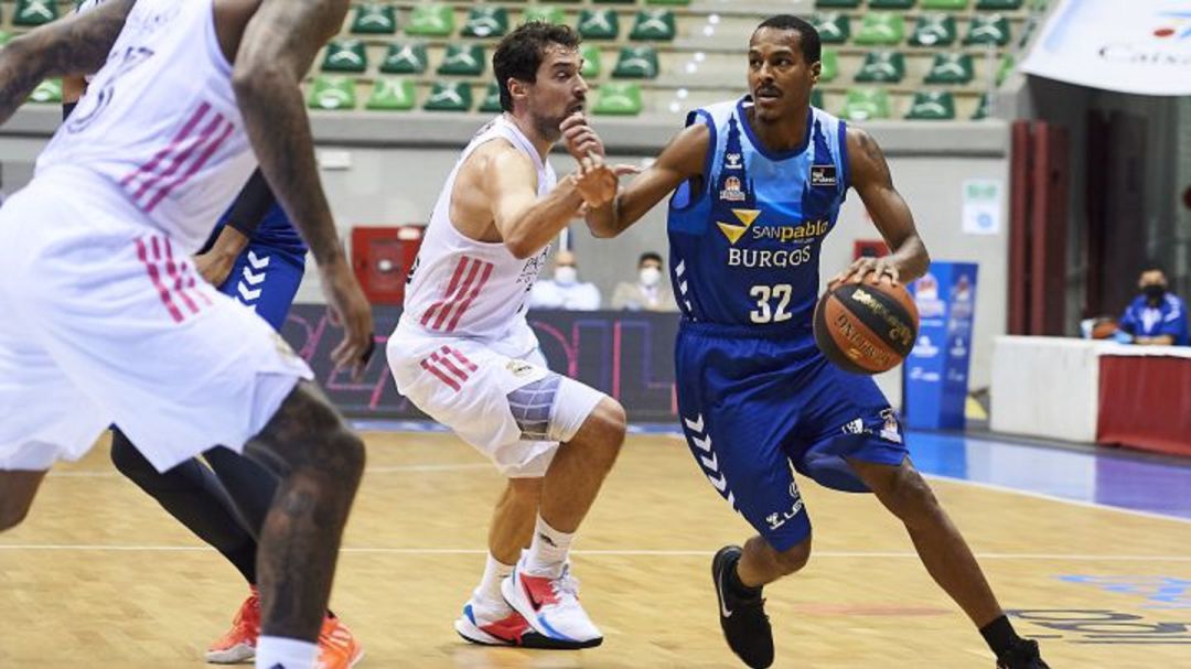Renfroe defendido por LLull Renfroe defendido por LLull