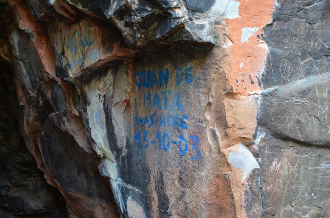 Personas sin respeto alguno por el patrimonio histórico han deteriorado pinturas rupestres de incalculable valor en Despeñaperros Personas sin respeto alguno por el patrimonio histórico han deteriorado pinturas rupestres de incalculable valor en Despeñaperros