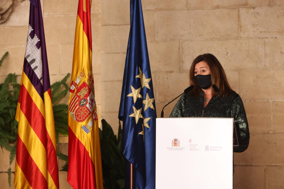 La presidenta Armengol ha recordado la necesidad de actuar conforme a las medidas decretadas para combatir la pandemia actual. La presidenta Armengol ha recordado la necesidad de actuar conforme a las medidas decretadas para combatir la pandemia actual.