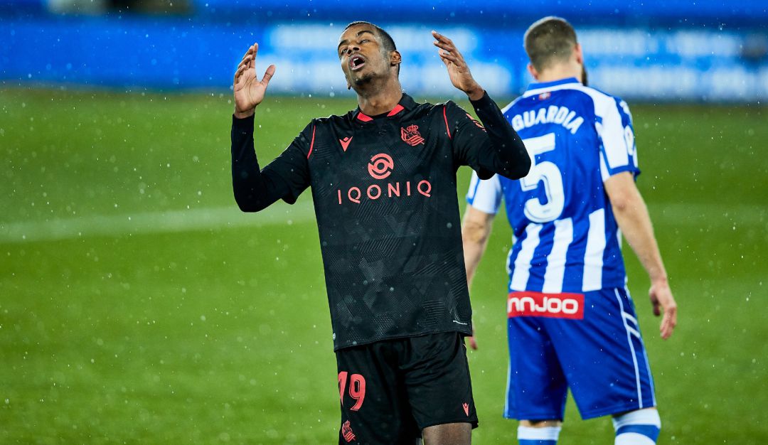 Alexander isak lamenta una de las ocasiones que marró en Vitoria Alexander isak lamenta una de las ocasiones que marró en Vitoria