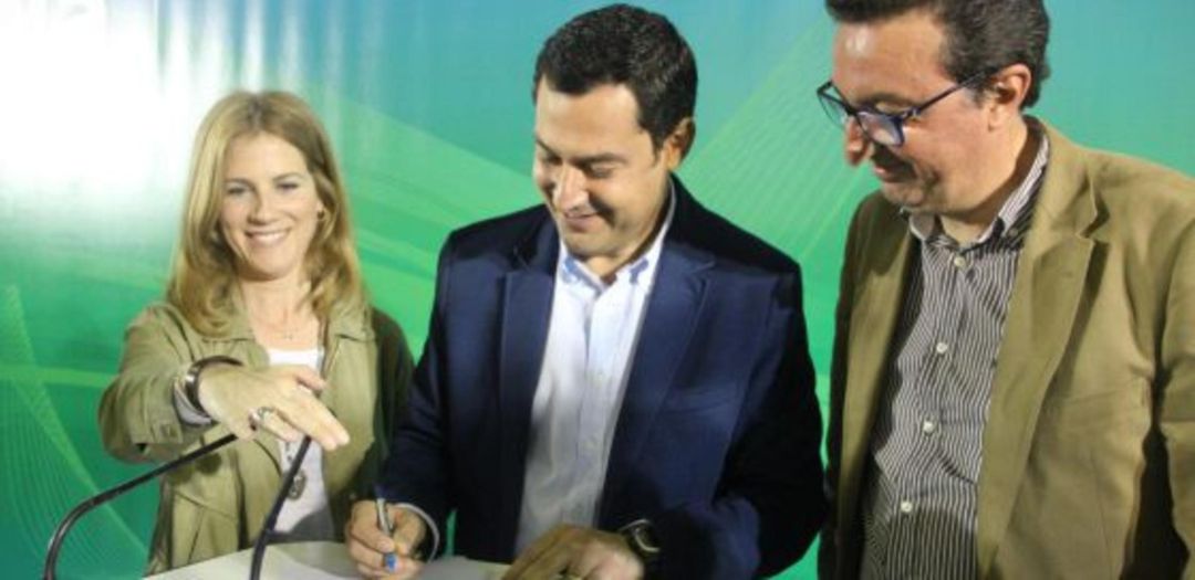 De derecha a izquierda: Manuel Andrés González presidente del PP onubense y Juama Moreno presidente del Gobierno Andaluz De derecha a izquierda: Manuel Andrés González presidente del PP onubense y Juama Moreno presidente del Gobierno Andaluz