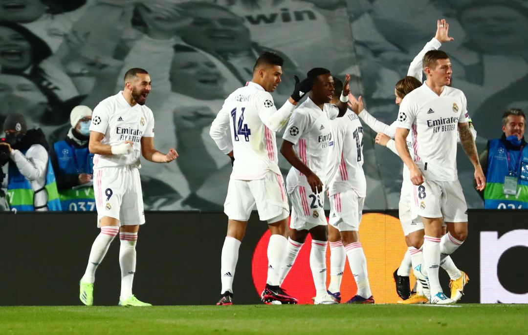Los de Zidane celebran el primer gol frente al Borussia Moenchengladbach Los de Zidane celebran el primer gol frente al Borussia Moenchengladbach