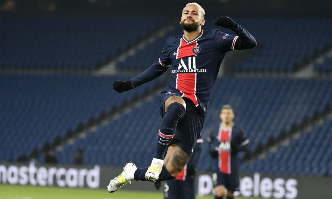 Neymar celebra uno de los goles al Basaksehir de Estambul. Neymar celebra uno de los goles al Basaksehir de Estambul.