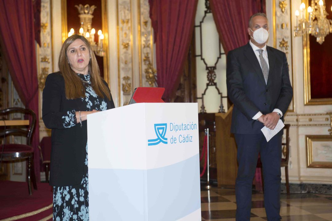 La presidenta de la Diputación de Cádiz, Irene García, y el diputado del Área de Servicios Económicos, Hacienda y Recaudación, Juan Carlos Ruiz Boix La presidenta de la Diputación de Cádiz, Irene García, y el diputado del Área de Servicios Económicos, Hacienda y Recaudación, Juan Carlos Ruiz Boix