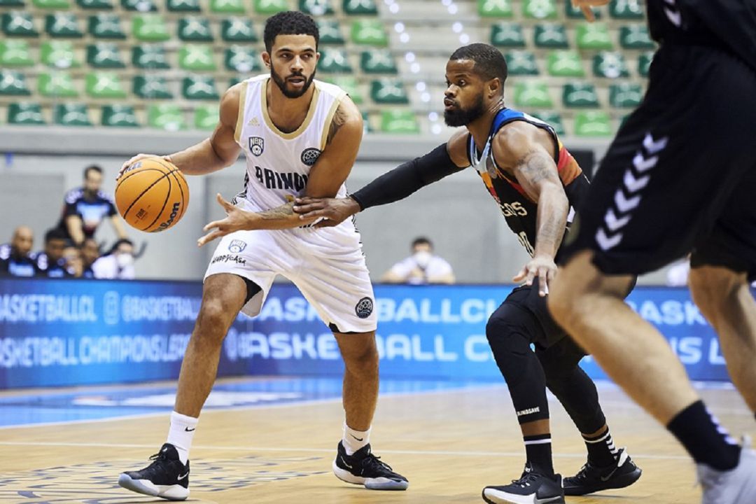 Omar Cook frente a Happy Casa Brindisi Omar Cook frente a Happy Casa Brindisi