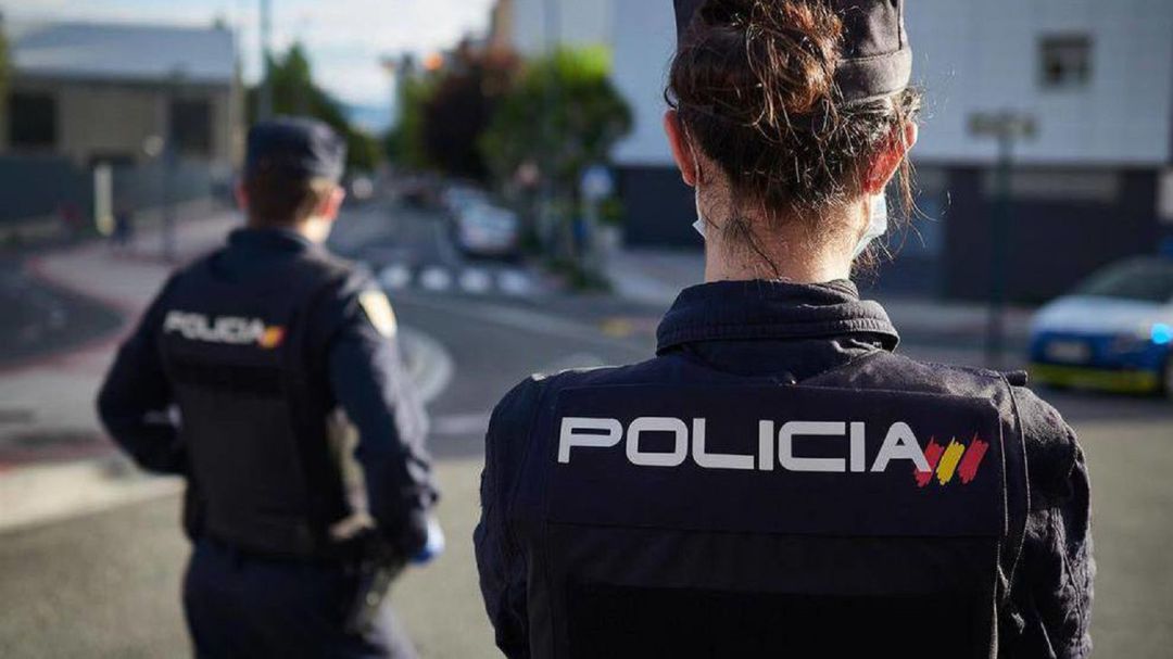 La Policía Nacional detiene a un hombre que por el impago de una mensualidad amenazó y agredió a su inquilino
La Policía Nacional detiene a un hombre que por el impago de una mensualidad amenazó y agredió a su inquilino