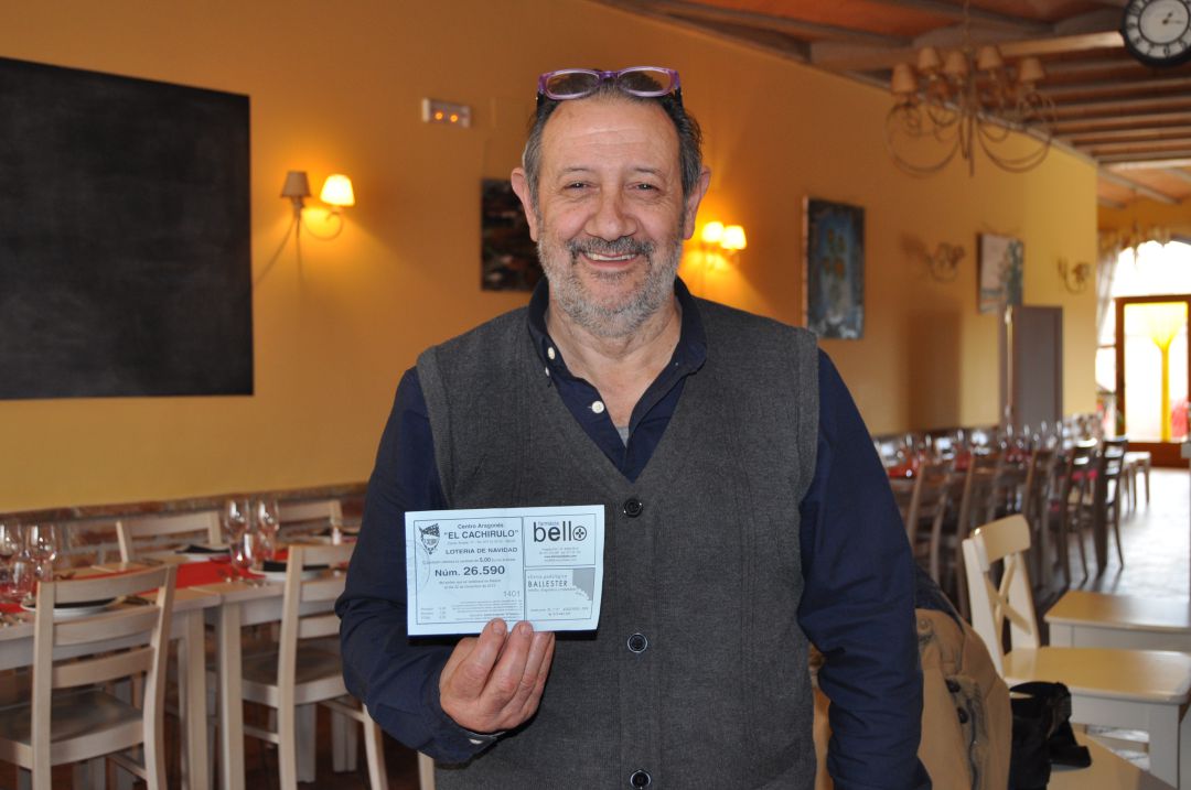 Noro posaba feliz con una de las participaciones con el premio Gordo de 2019 Noro posaba feliz con una de las participaciones con el premio Gordo de 2019