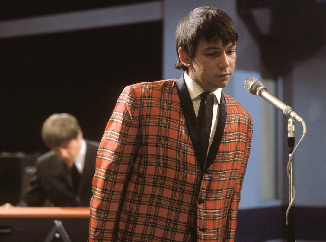 Eric Burdon, cantante de The Animals, durante una actuación en televisión en 1964 Eric Burdon, cantante de The Animals, durante una actuación en televisión en 1964
