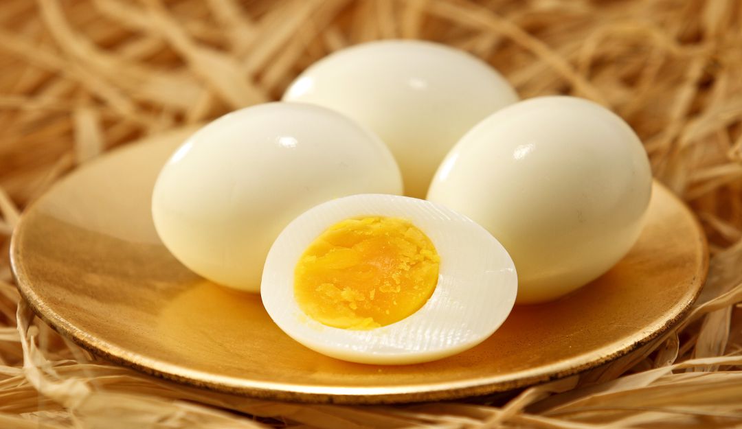 Pelar el huevo cocido de manera perfecta es posible con este sencillo truco que te va a cambiar la vida. Pelar el huevo cocido de manera perfecta es posible con este sencillo truco que te va a cambiar la vida.