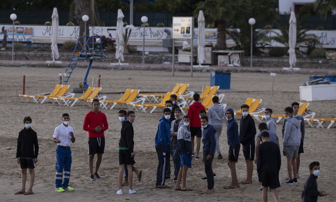 La Comisión Europea aprueba un fondo para frenar la crisis migratoria en Canarias. La Comisión Europea aprueba un fondo para frenar la crisis migratoria en Canarias.