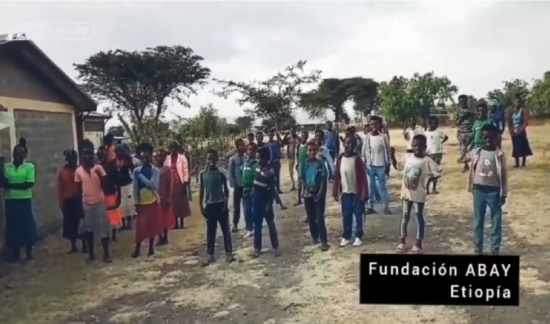 Algunos de los niños con los que trabaja Abay en Etiopía Algunos de los niños con los que trabaja Abay en Etiopía