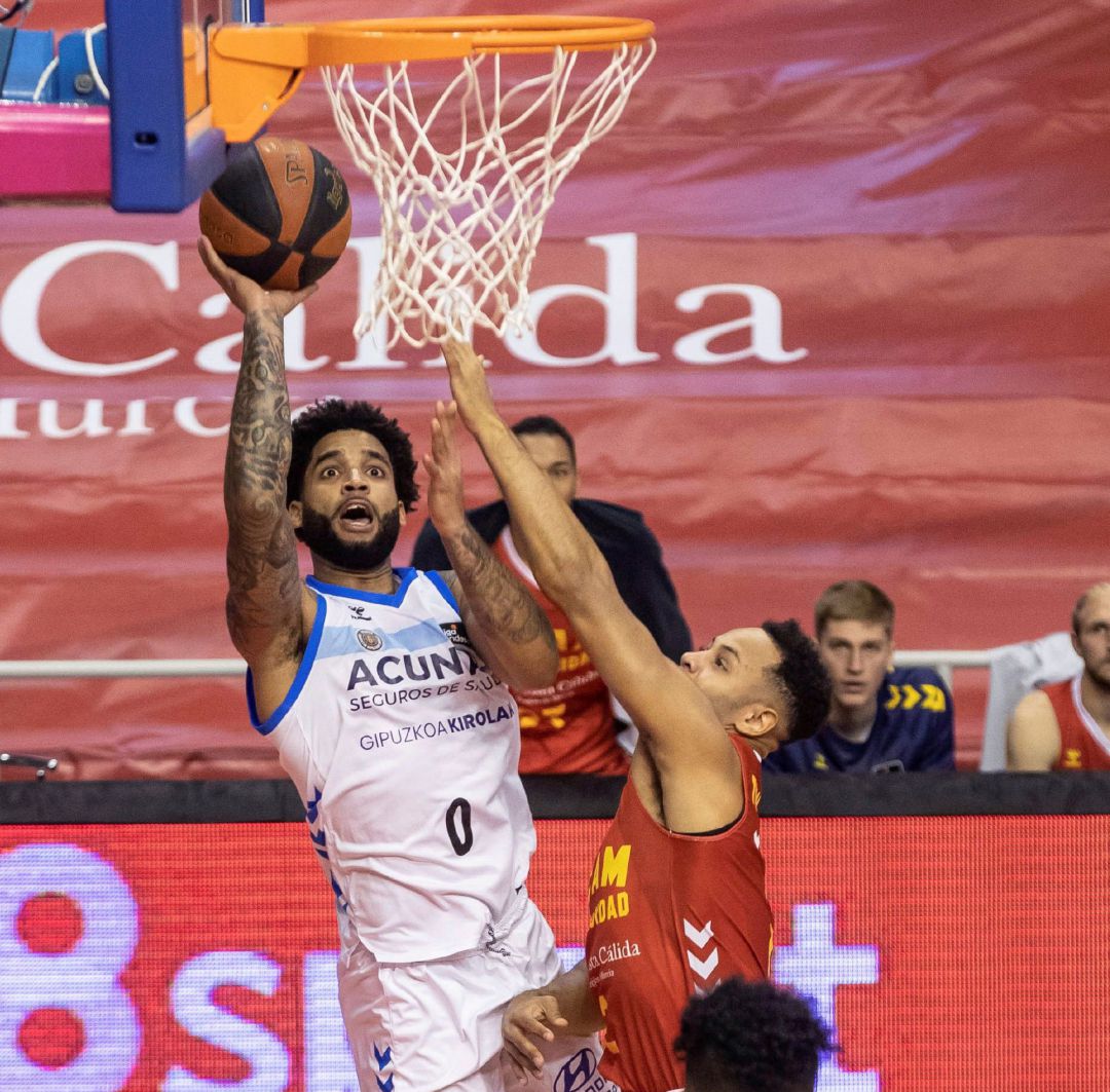 Brandone Francis lanza a canasta en Murcia Brandone Francis lanza a canasta en Murcia
