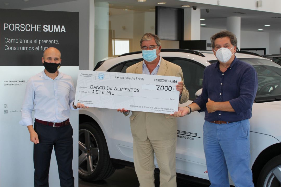 Entrega del talón solidario de Porsche Suma. Entrega del talón solidario de Porsche Suma.