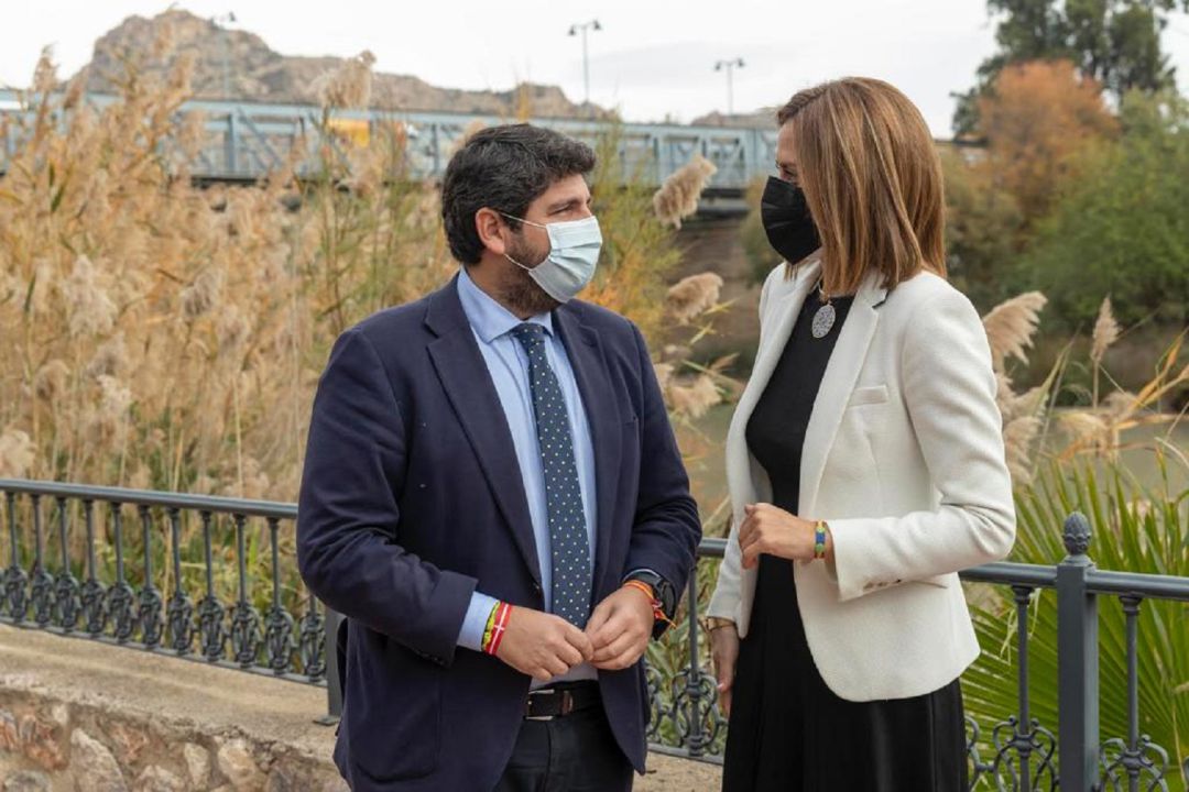 López Miras, junto a la alcaldesa Patricia Fernández, en su visita a Archena López Miras, junto a la alcaldesa Patricia Fernández, en su visita a Archena