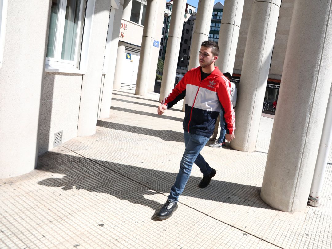 Andrés de Vicente protagonizó otra polémica el pasado año por agredir a un dirigente de la agrupación local de Vox en Pontevedra Andrés de Vicente protagonizó otra polémica el pasado año por agredir a un dirigente de la agrupación local de Vox en Pontevedra