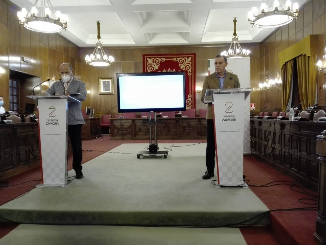 El presidente y el vicepresidente primero de la Diputación en la presentación de las cuentas para 2021 El presidente y el vicepresidente primero de la Diputación en la presentación de las cuentas para 2021