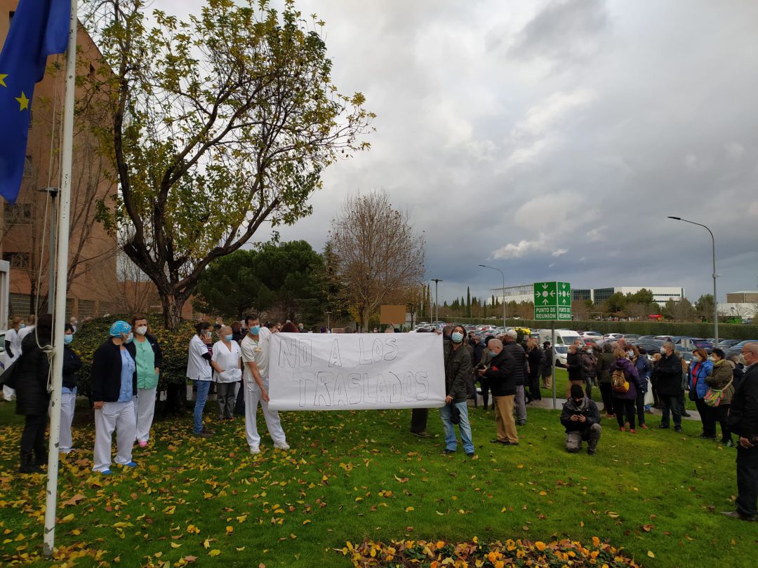 Concentración esta mañana ante las puertas del Hospital Príncipe de Asturias. Concentración esta mañana ante las puertas del Hospital Príncipe de Asturias.