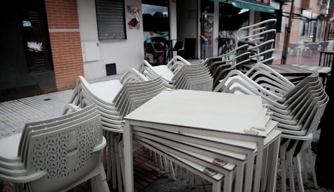 Terrazas de bares vacías Terrazas de bares vacías