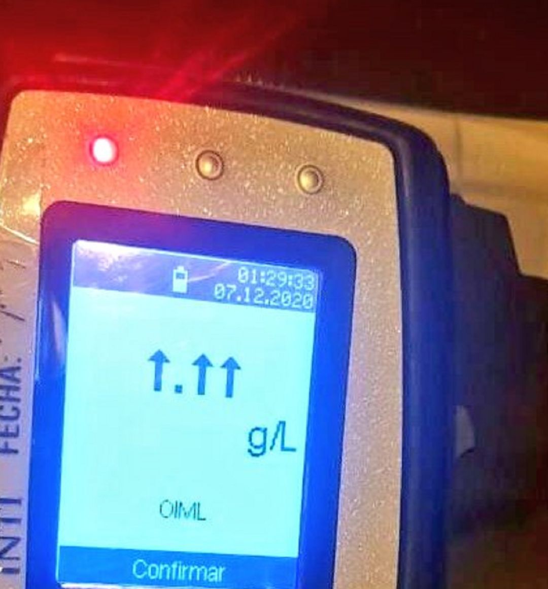 Fotografía del alcoholímetro 'roto', subida al Twitter por los agentes. Fotografía del alcoholímetro 'roto', subida al Twitter por los agentes.
