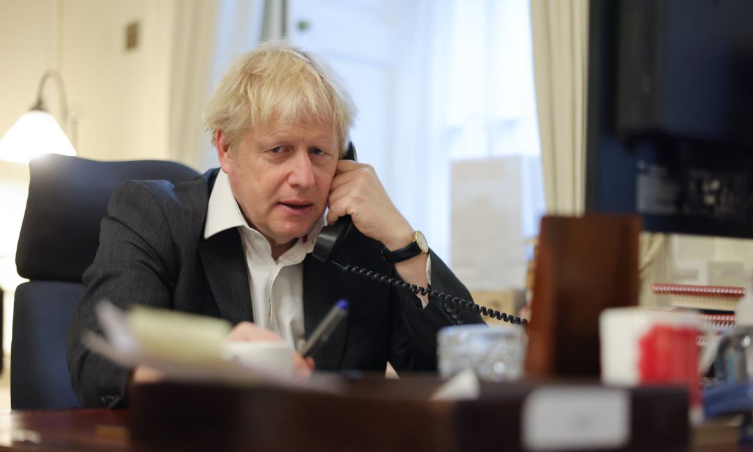 El primer ministro británico, Boris Johnson, manteniendo la conversación sobre el Brexit con la presidenta de la Comisión Europa, Ursula Von der Leyen. El primer ministro británico, Boris Johnson, manteniendo la conversación sobre el Brexit con la presidenta de la Comisión Europa, Ursula Von der Leyen.