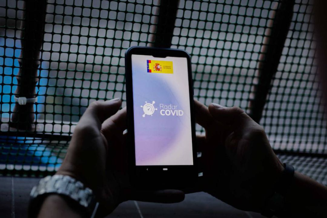 La app Radar Covid, en un dispositivo móvil. Imagen de archivo La app Radar Covid, en un dispositivo móvil. Imagen de archivo