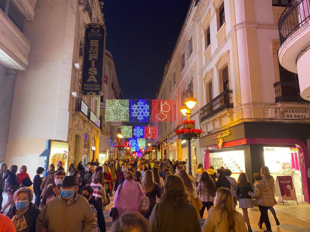 Centro de Córdoba en el primer fin de semana de apertura del comercio hasta las 21:00 horas Centro de Córdoba en el primer fin de semana de apertura del comercio hasta las 21:00 horas