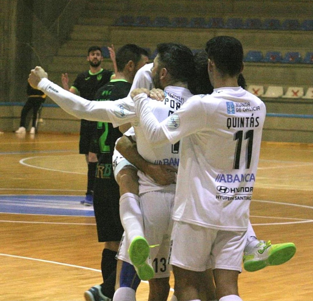 Los jugadores del JERUBEX Santiago celebran un gol de Porto Los jugadores del JERUBEX Santiago celebran un gol de Porto