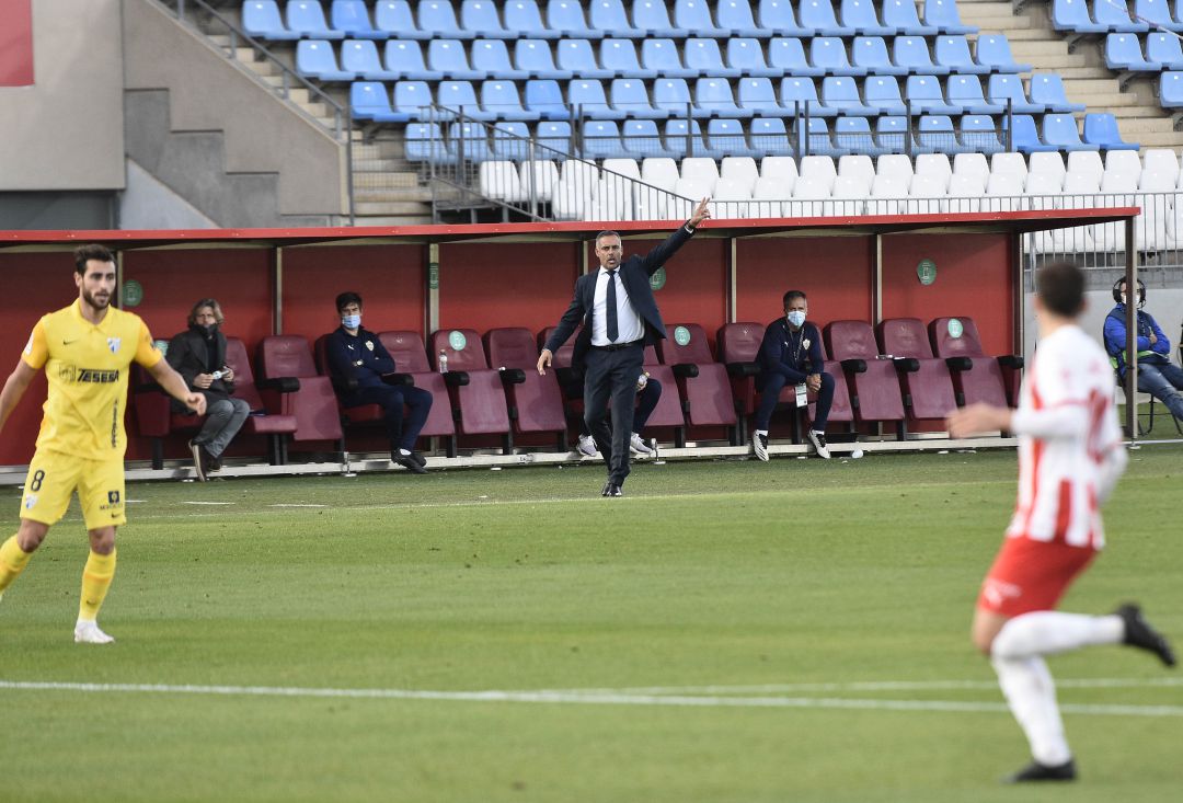 José Gomes ordenando al equipo frente al Málaga. José Gomes ordenando al equipo frente al Málaga.