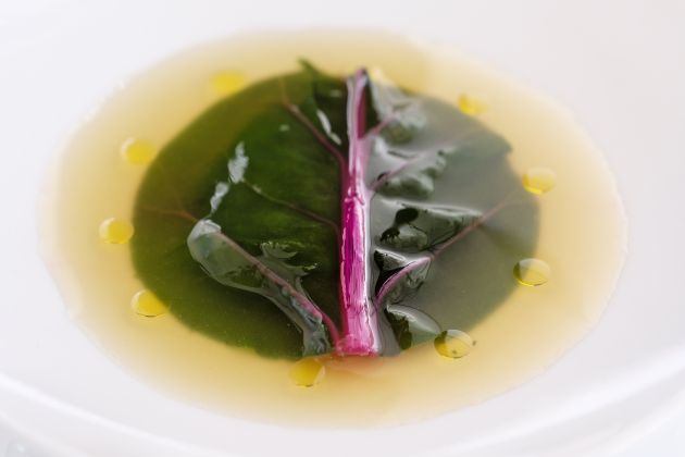 Los platos de Culler de Pau recrean el paisaje con productos de su entorno. Los platos de Culler de Pau recrean el paisaje con productos de su entorno.