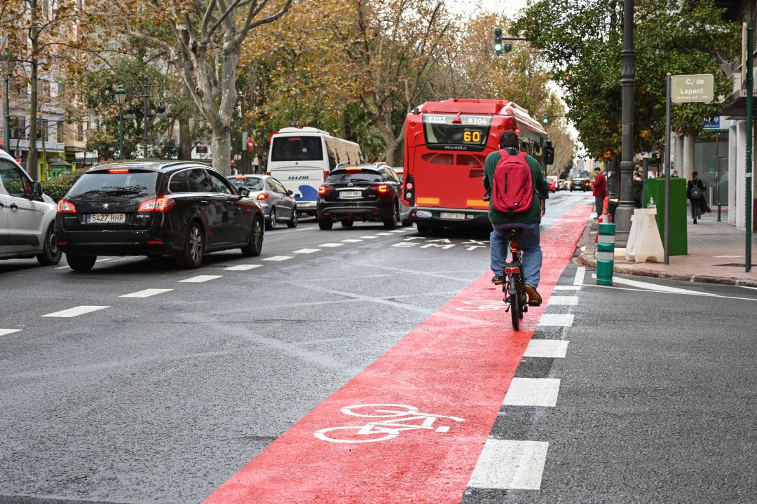 Nuevo carril bici de las Grandes Vías en València Nuevo carril bici de las Grandes Vías en València