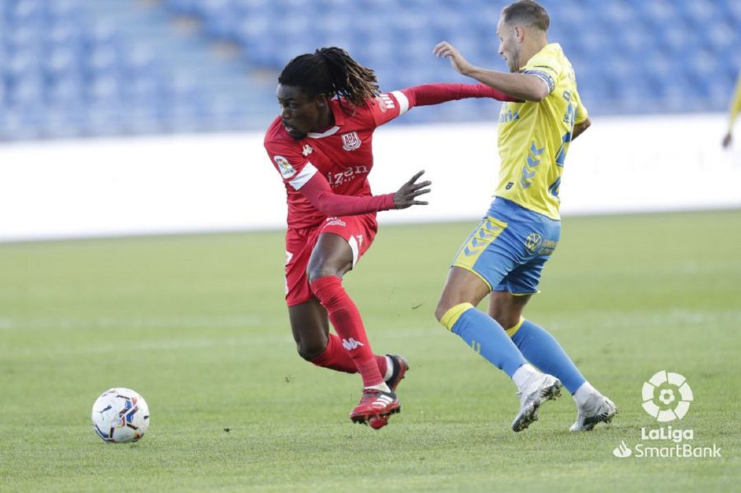 Richard Boateng disputa un balón en un momento del partido Richard Boateng disputa un balón en un momento del partido