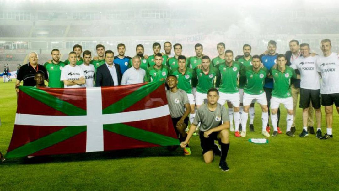 La FVF considera que su integración como miembro de pleno derecho en FIFA y UEFA es "un objetivo legítimo y absolutamente viable desde un punto de vista legal, tal y como demuestra la integración de otros territorios europeos que no son estados independientes y el recorrido histórico de sus selecciones, con liga propia o sin ella". La FVF considera que su integración como miembro de pleno derecho en FIFA y UEFA es "un objetivo legítimo y absolutamente viable desde un punto de vista legal, tal y como demuestra la integración de otros territorios europeos que no son estados independientes y el recorrido histórico de sus selecciones, con liga propia o sin ella".