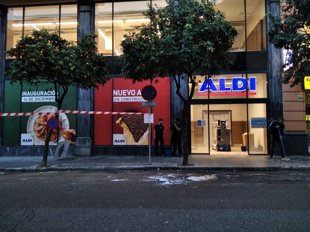 Fachada principal del nuevo supermercado ALDI de la calle Claudio Marcelo de Córdoba Fachada principal del nuevo supermercado ALDI de la calle Claudio Marcelo de Córdoba