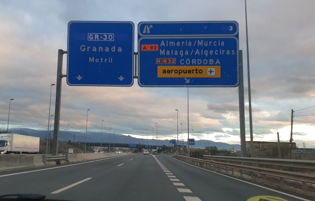 Carretera de Circunvalación de Granada rotulada ya como GR-30 Carretera de Circunvalación de Granada rotulada ya como GR-30