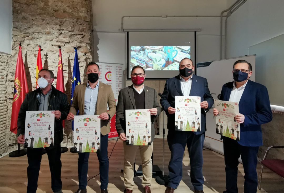 Una veintena de artesanos participa en el primer Mercadillo Navideño de Artesanía de Lorca Una veintena de artesanos participa en el primer Mercadillo Navideño de Artesanía de Lorca