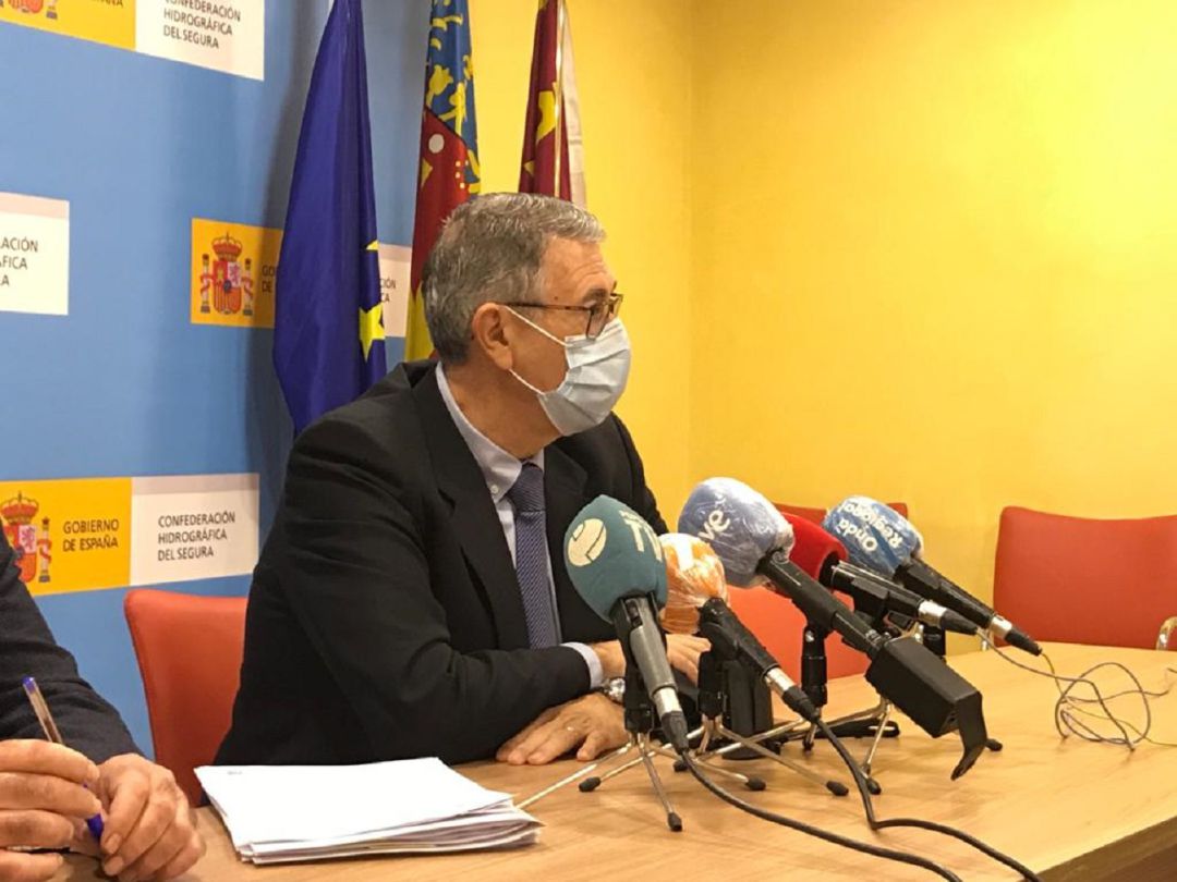 Mario Urrea, presidente de la CHS, antes de la reunión telemática de la Junta de Gobierno del organismo de cuenca
Mario Urrea, presidente de la CHS, antes de la reunión telemática de la Junta de Gobierno del organismo de cuenca