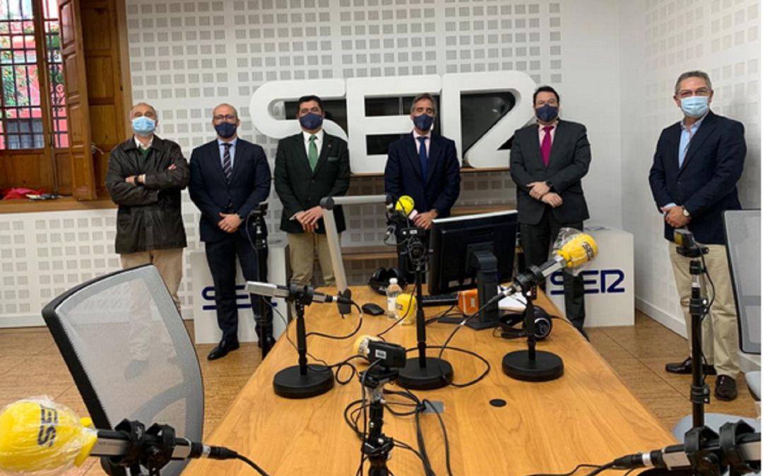 Equipo del Colegio de Gestores Administrativos de Sevilla junto a Salomón Hachuel Equipo del Colegio de Gestores Administrativos de Sevilla junto a Salomón Hachuel