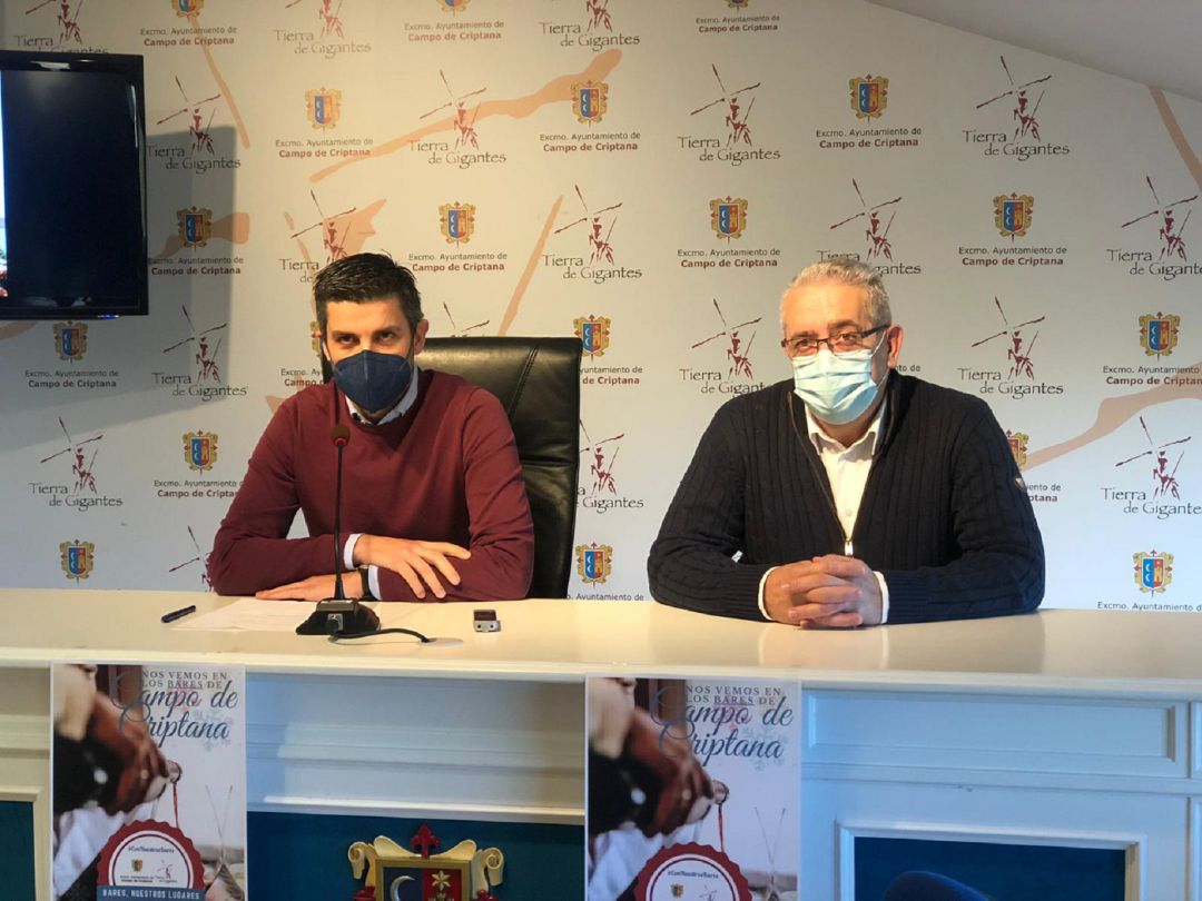 Santiago Lázaro, alcalde de Campo de Criptana, y Jerónimo Olivares, presidente de la Asociación de Hostelería durante la presentación de la campaña "Nos vemos en los bares" Santiago Lázaro, alcalde de Campo de Criptana, y Jerónimo Olivares, presidente de la Asociación de Hostelería durante la presentación de la campaña "Nos vemos en los bares"