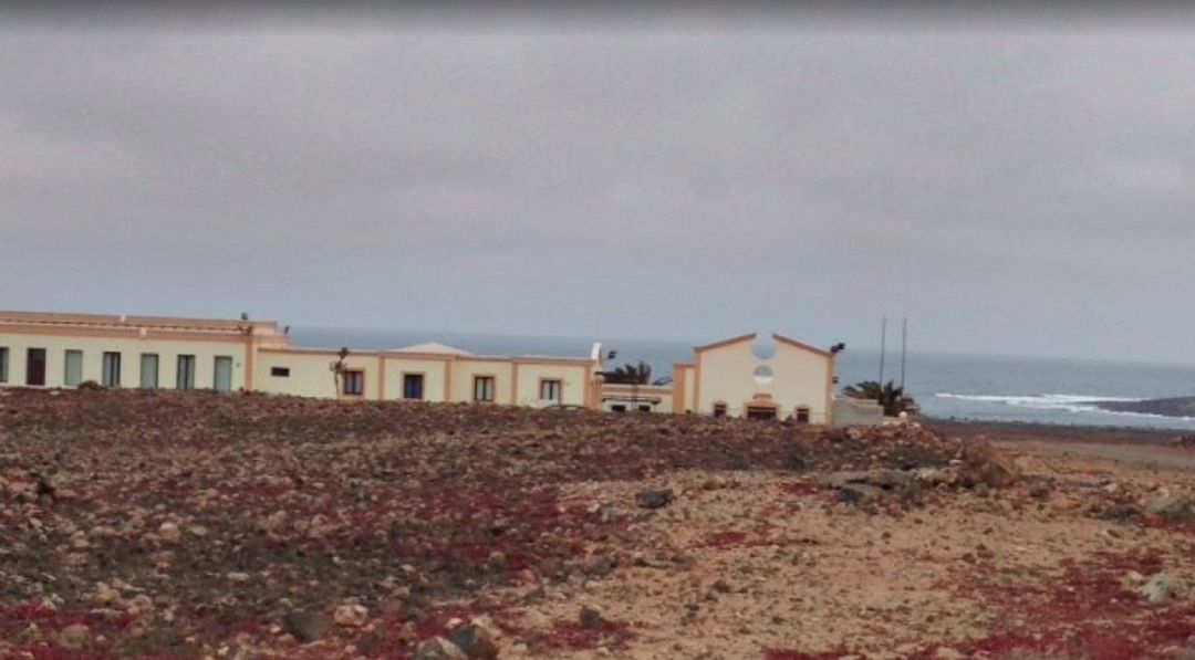 El albergue de La Santa acoge a cerca de cien menores migrantes no acompañados que se encuentran bajo custodia del Gobierno de Canarias. El albergue de La Santa acoge a cerca de cien menores migrantes no acompañados que se encuentran bajo custodia del Gobierno de Canarias.