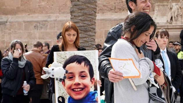 Los padres de Gabriel Cruz en una concentración de apoyo a la familia Los padres de Gabriel Cruz en una concentración de apoyo a la familia