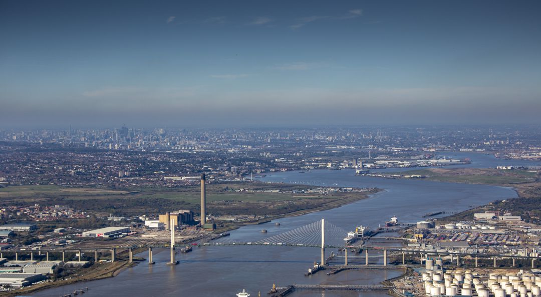 Fotografía aérea, realizada en octubre de 2018, del río Támesis desde el puente Queen Elizabeth II, a unos 29 kilómetros de Londres. Fotografía aérea, realizada en octubre de 2018, del río Támesis desde el puente Queen Elizabeth II, a unos 29 kilómetros de Londres.