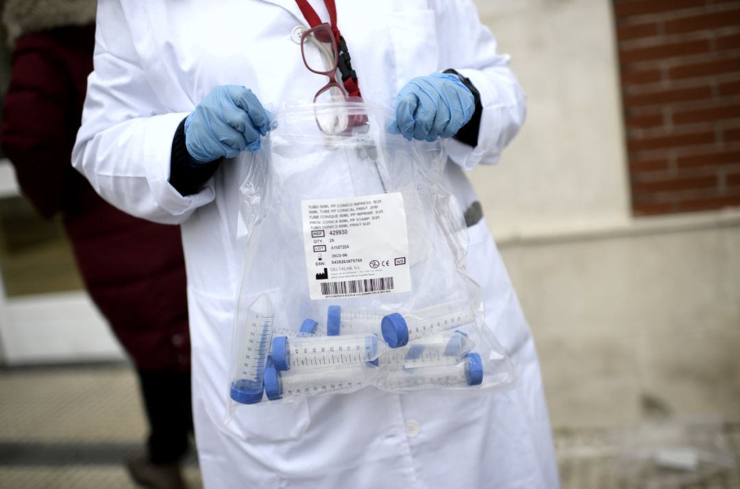 Los sanitarios siguen en vanguardia luchando contra la pandemia. Los sanitarios siguen en vanguardia luchando contra la pandemia.