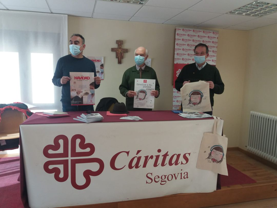 El director de Cáritas Segovia, Mariano Illana en el centro acompañado del gerente de la entidad Samuel Hernandes y Jesús Riaza, consiliario de Cáritas El director de Cáritas Segovia, Mariano Illana en el centro acompañado del gerente de la entidad Samuel Hernandes y Jesús Riaza, consiliario de Cáritas