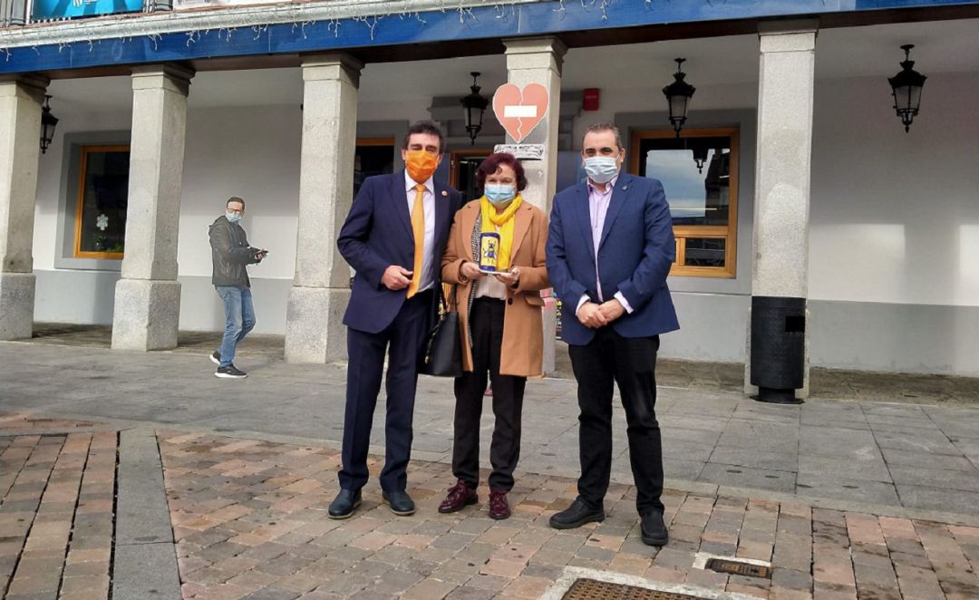 Momento de entrega del galardón al Ayuntamiento de San Fernando de Henares. Momento de entrega del galardón al Ayuntamiento de San Fernando de Henares.