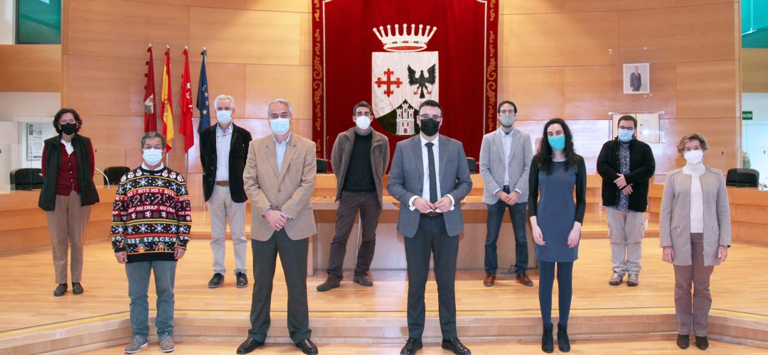 El vicealcalde Arranz junto a los representantes de las ONG El vicealcalde Arranz junto a los representantes de las ONG