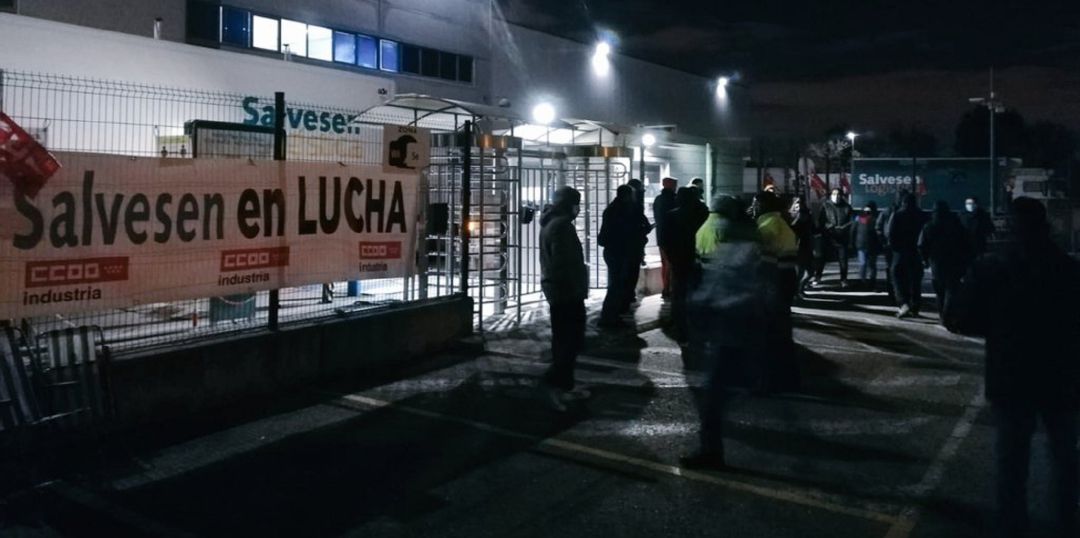 Los sindicatos de Salvesen aseguran que el seguimiento de la huelga en la planta de Getafe está siendo muy alto. Los sindicatos de Salvesen aseguran que el seguimiento de la huelga en la planta de Getafe está siendo muy alto.