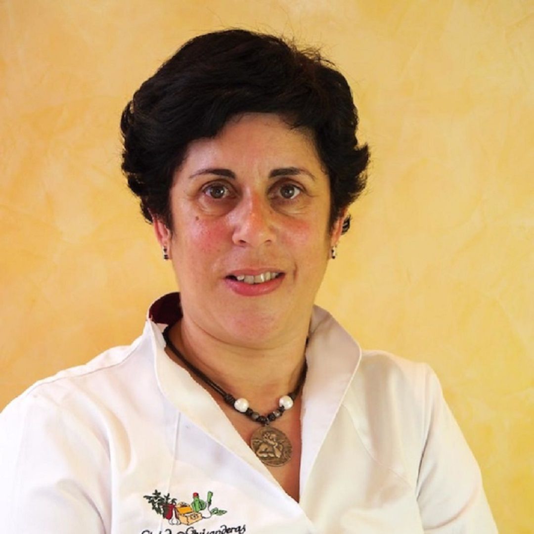 Ana Fé Fernández dirige el equipo de cocina del restaurante "El Cenador de El Azul", en Mieres Ana Fé Fernández dirige el equipo de cocina del restaurante "El Cenador de El Azul", en Mieres