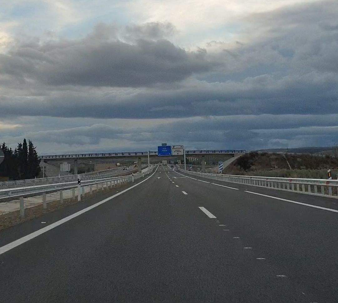 Cambio de sentido en la Variante Exterior de Granada de la A-44 que se convertirá en el futuro en la salida hacia Vegas del Genil y Cúllar Vega Cambio de sentido en la Variante Exterior de Granada de la A-44 que se convertirá en el futuro en la salida hacia Vegas del Genil y Cúllar Vega