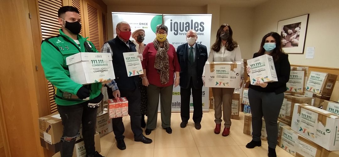 Donación realizada por el grupo social ONCE en Jaén al Banco de Alimentos. Donación realizada por el grupo social ONCE en Jaén al Banco de Alimentos.
